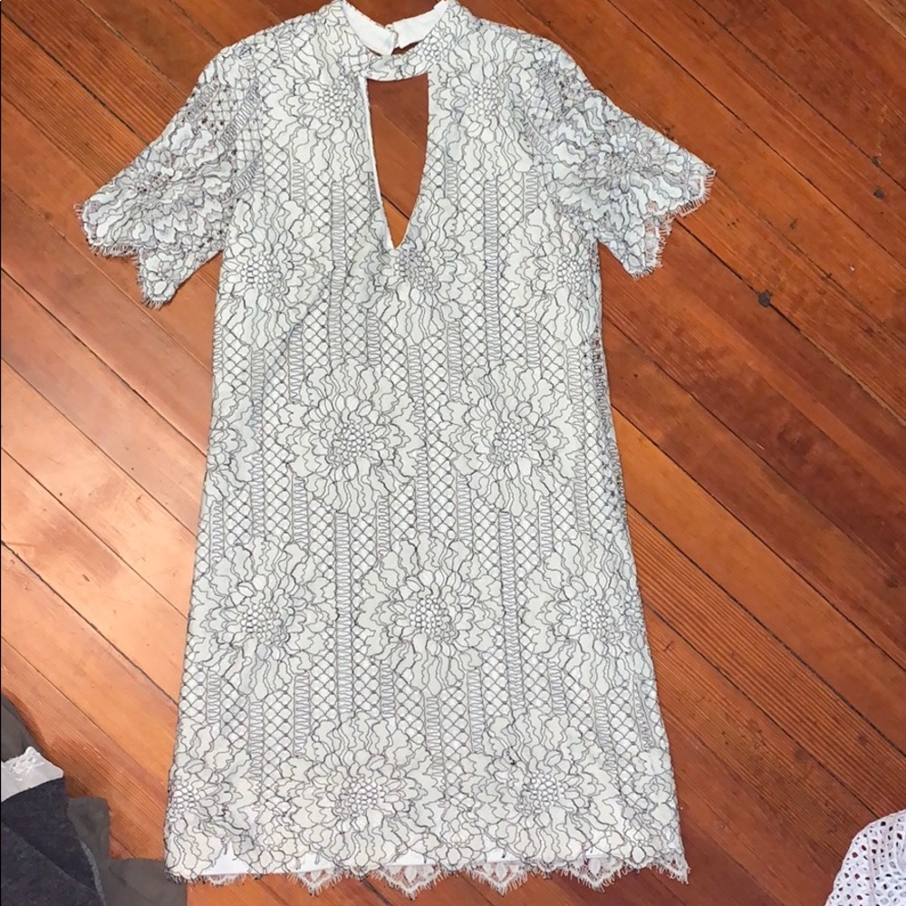 NEVER WORN!! LACE KEYHOLE MINI DRESS